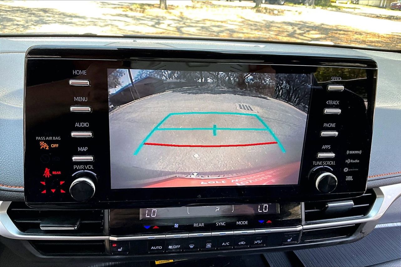 Used 2022 Toyota Sienna XSE w/ XSE Plus Package image 13