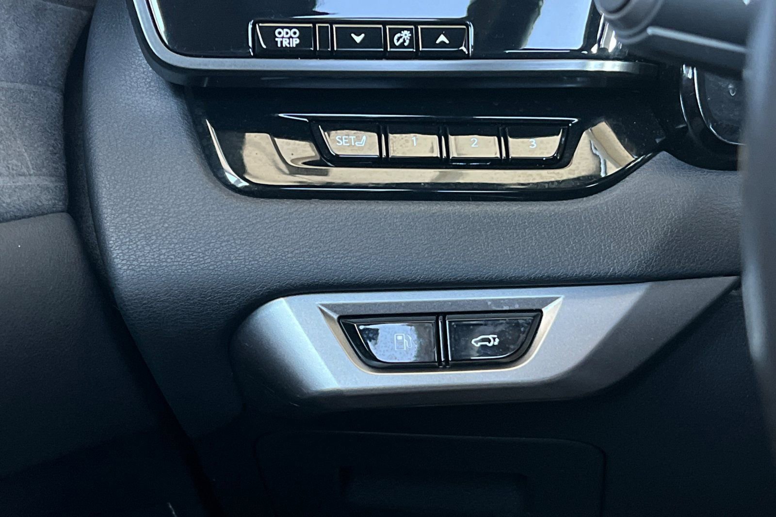 Used 2024 Lexus RX 450h AWD w/ Luxury Package image 32