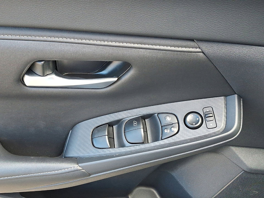 Used 2025 Nissan Sentra SV w/ Trunk Package image 10