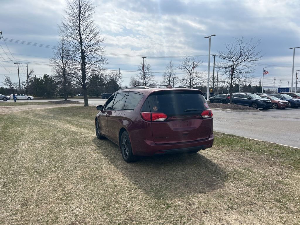 Used 2019 Chrysler Pacifica Limited w/ S Appearance Package image 3