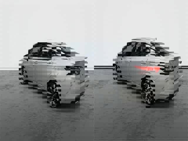 Used 2020 Nissan Versa SR image 9