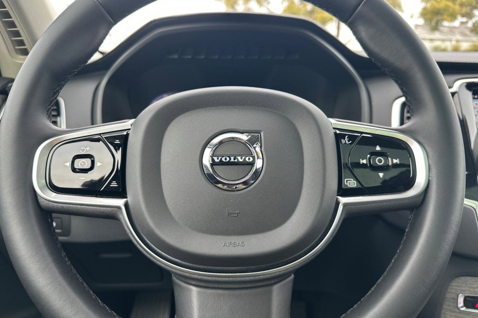 Certified 2023 Volvo XC90 T8 Ultimate image 27