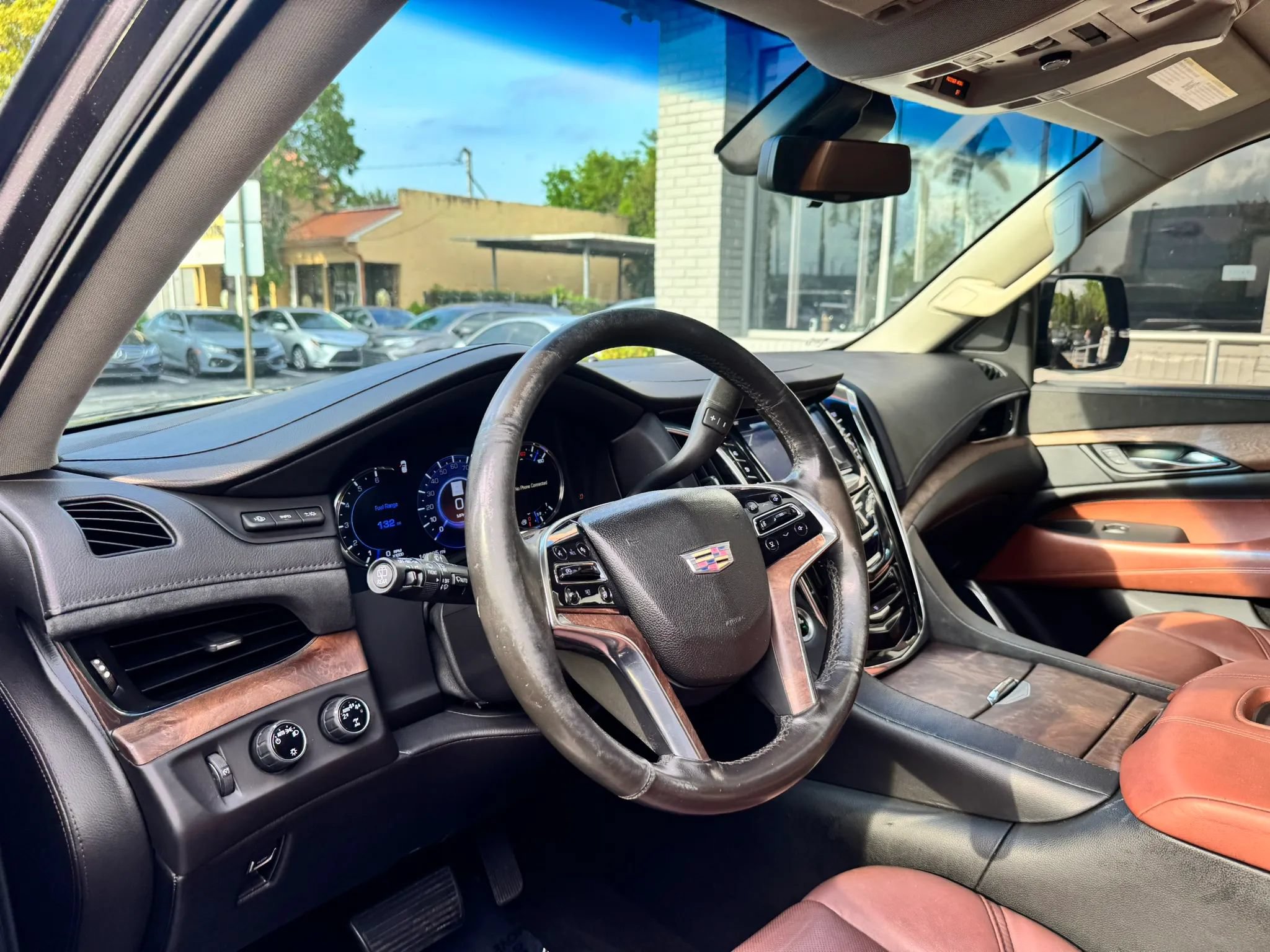 Used 2017 Cadillac Escalade ESV Premium Luxury AWD/4WD image 18