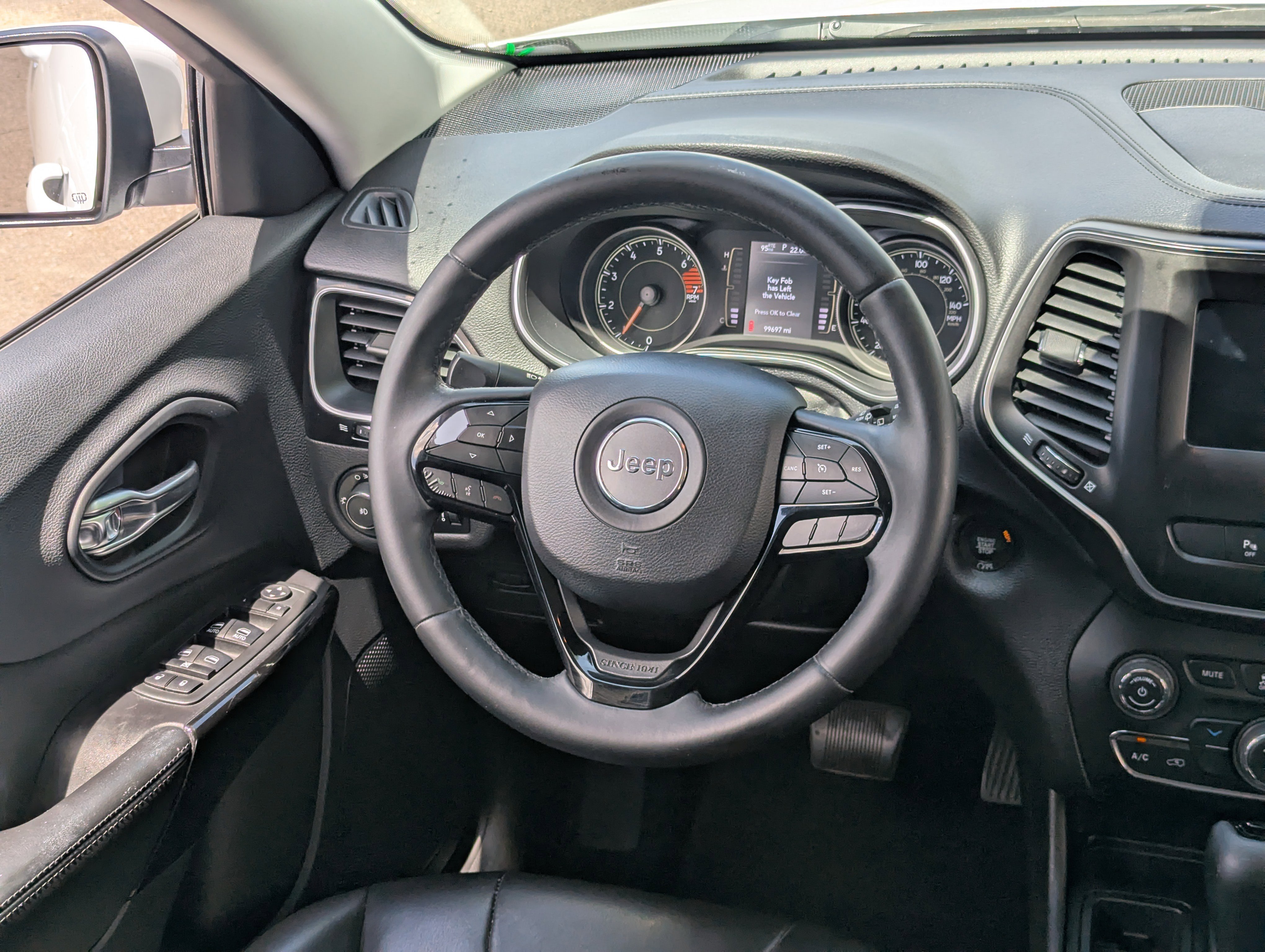 Used 2019 Jeep Cherokee Latitude Plus FWD image 13