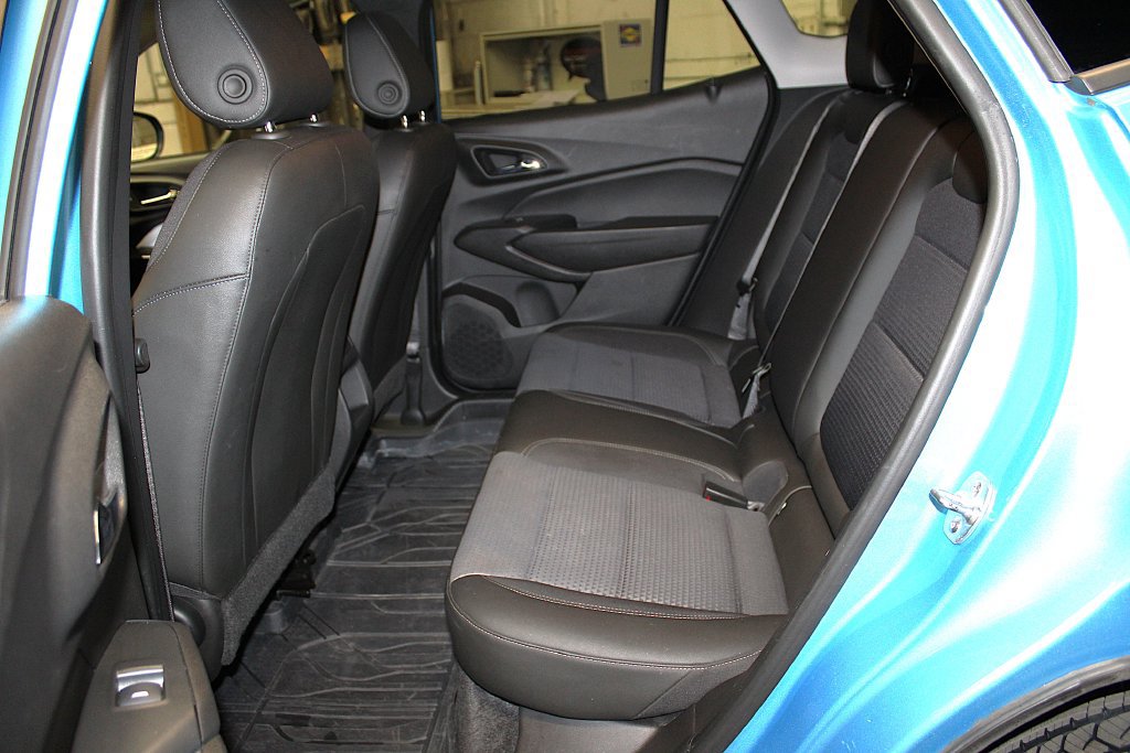 Used 2025 Chevrolet Trax LT w/ LT Convenience Package FWD image 26