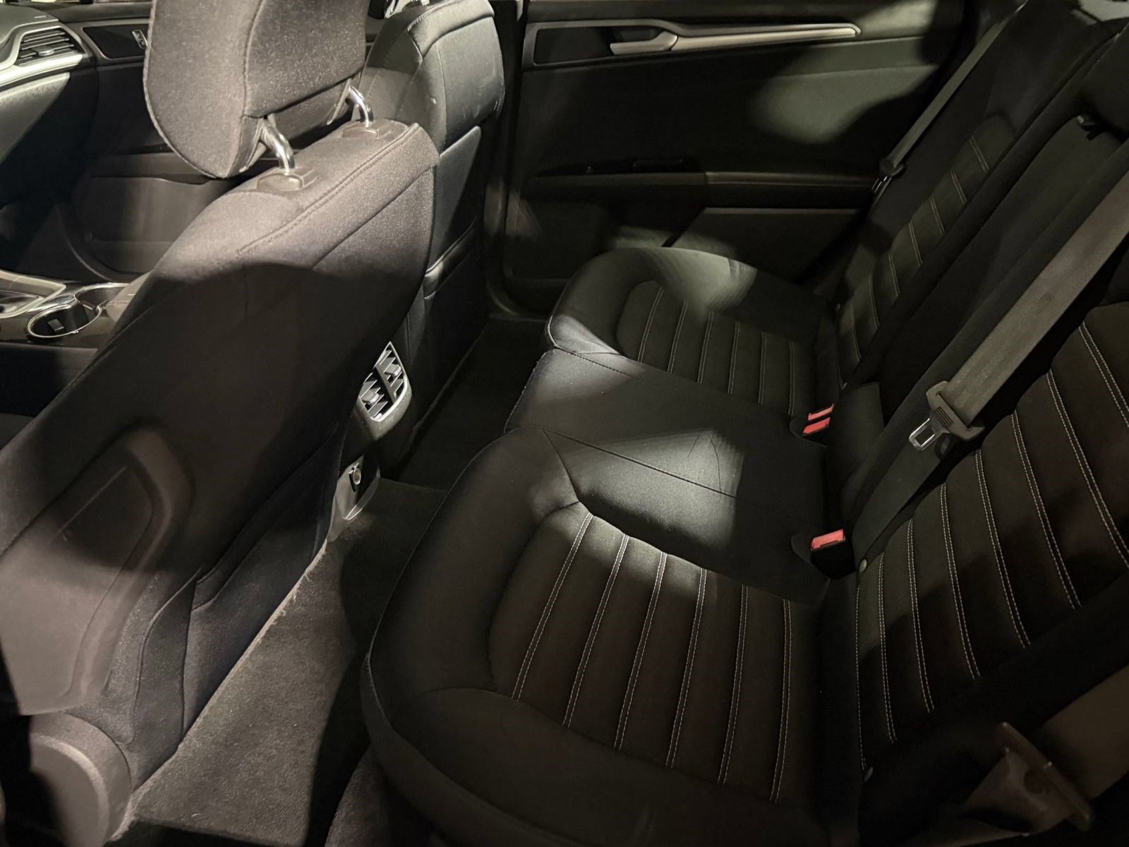 Used 2015 Ford Fusion SE FWD image 22