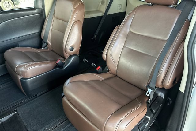 Used 2016 Toyota Sienna Limited FWD image 11