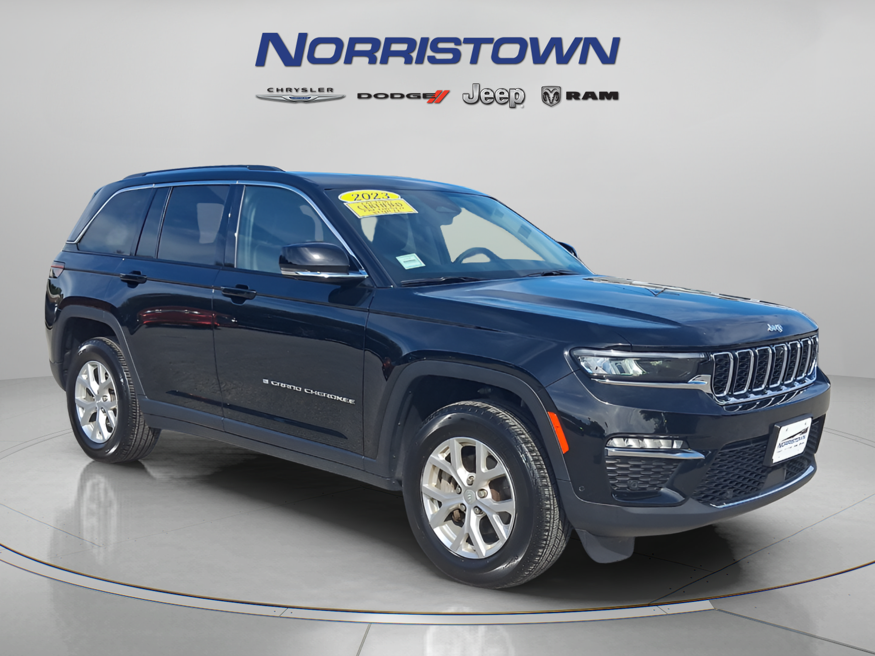 Used 2023 Jeep Grand Cherokee Limited w/ Luxury Tech Group II AWD/4WD image 1