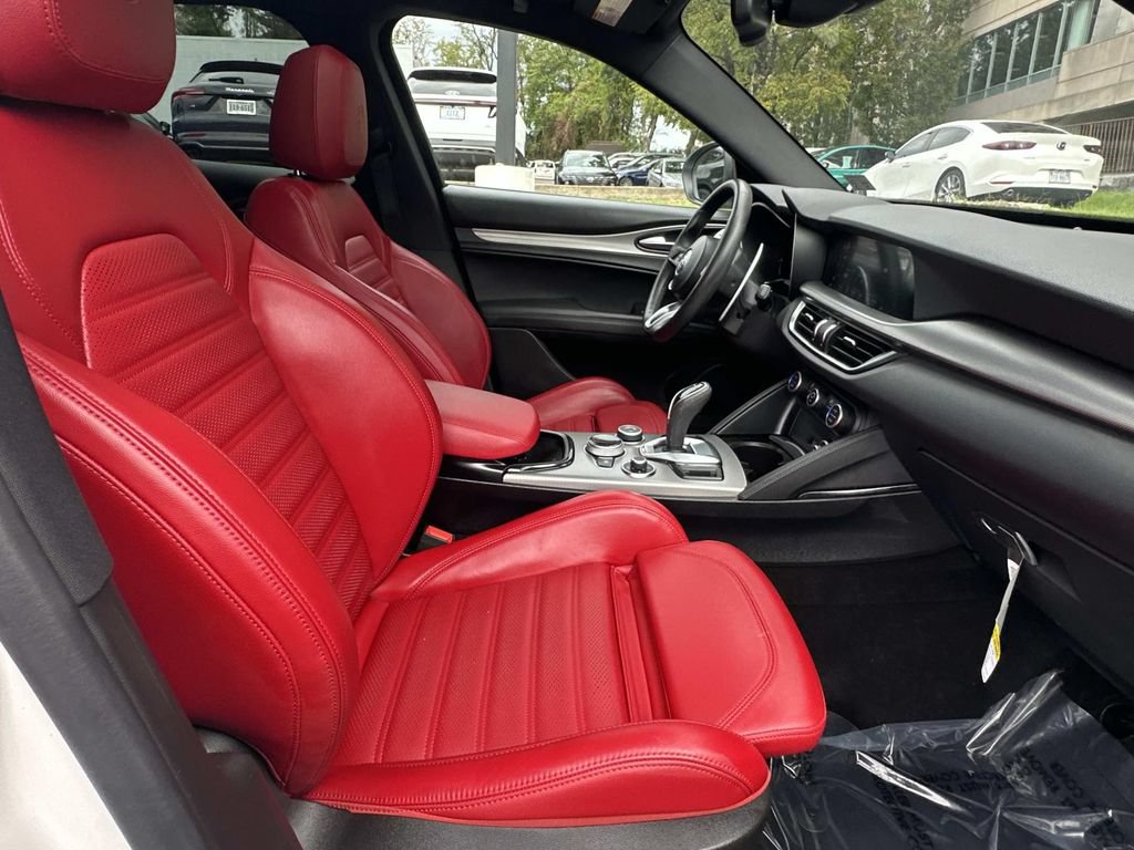 Used 2025 Alfa Romeo Stelvio Sprint w/ Veloce Package AWD/4WD image 14