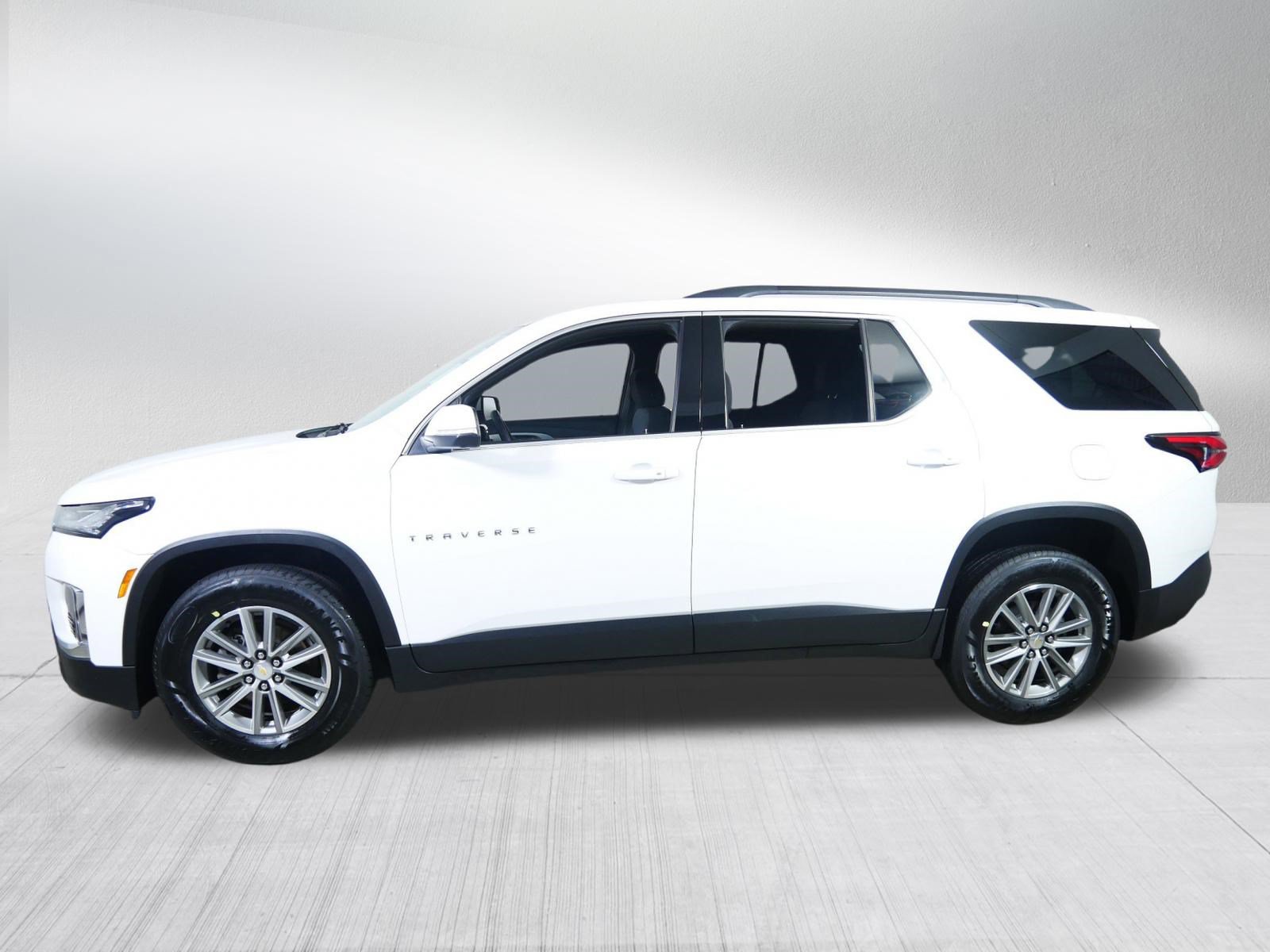 Used 2023 Chevrolet Traverse LT w/ Rear Camera Mirror Package AWD/4WD image 4