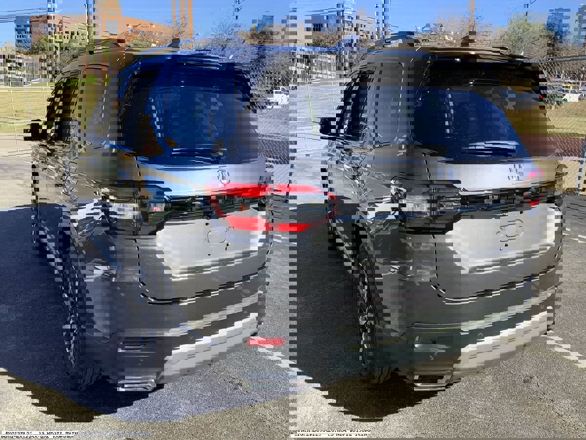 Used 2023 Honda Pilot Touring image 4