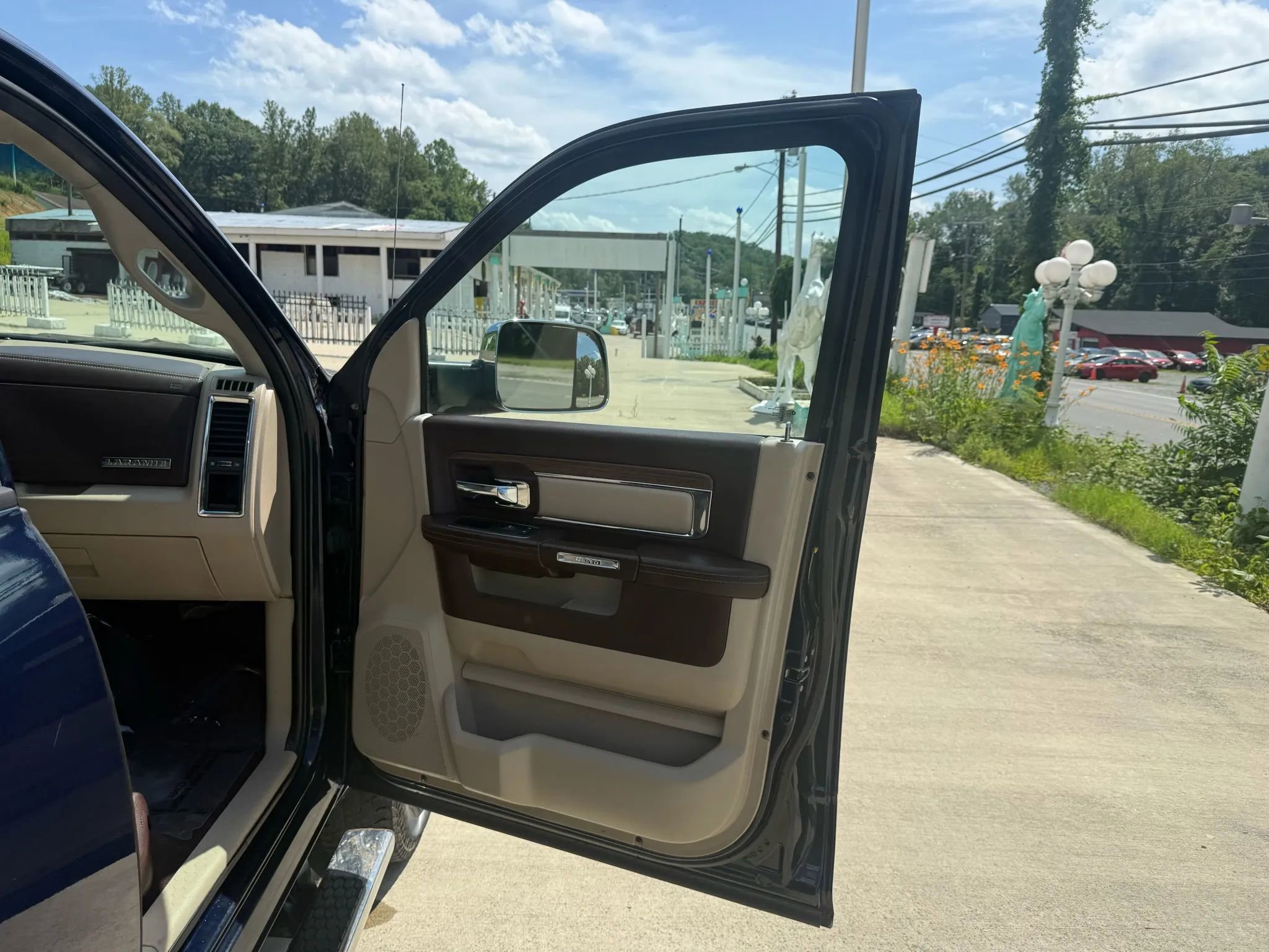 Used 2018 RAM 3500 Laramie image 13