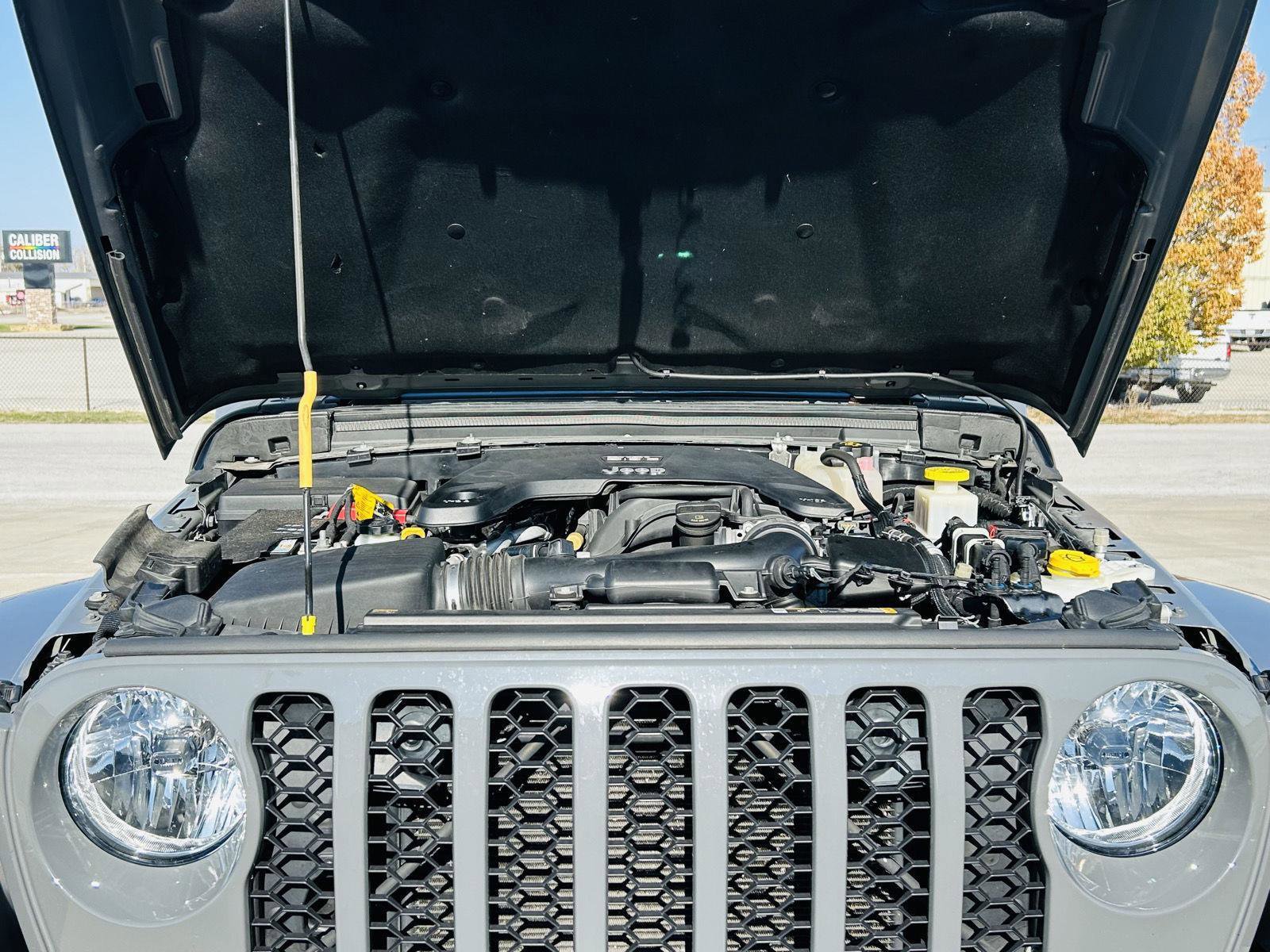 Used 2021 Jeep Gladiator Sport image 39