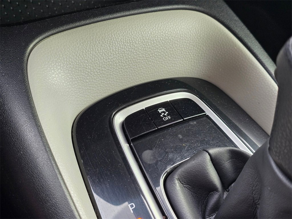 Used 2021 Toyota Corolla LE image 21