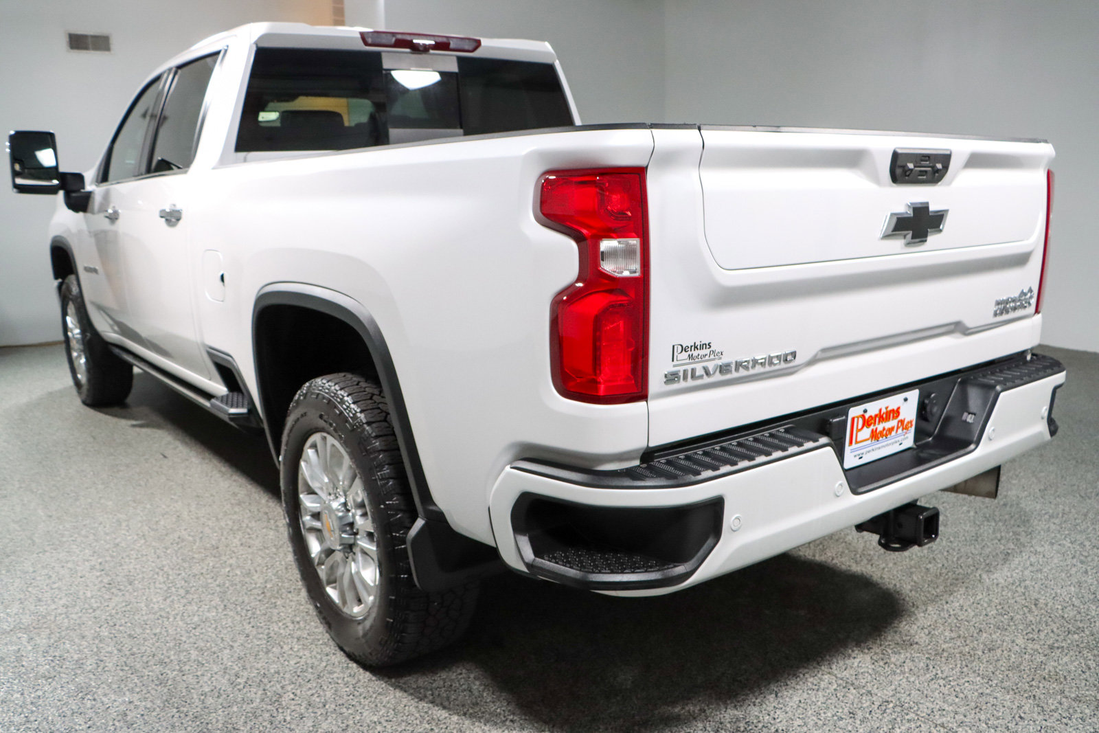Used 2023 Chevrolet Silverado 2500 High Country w/ Z71 Off-Road Package image 9