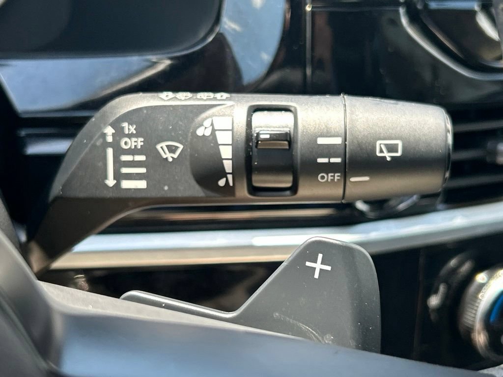 Certified 2025 Nissan Pathfinder SV w/ SV Premium Package FWD image 32