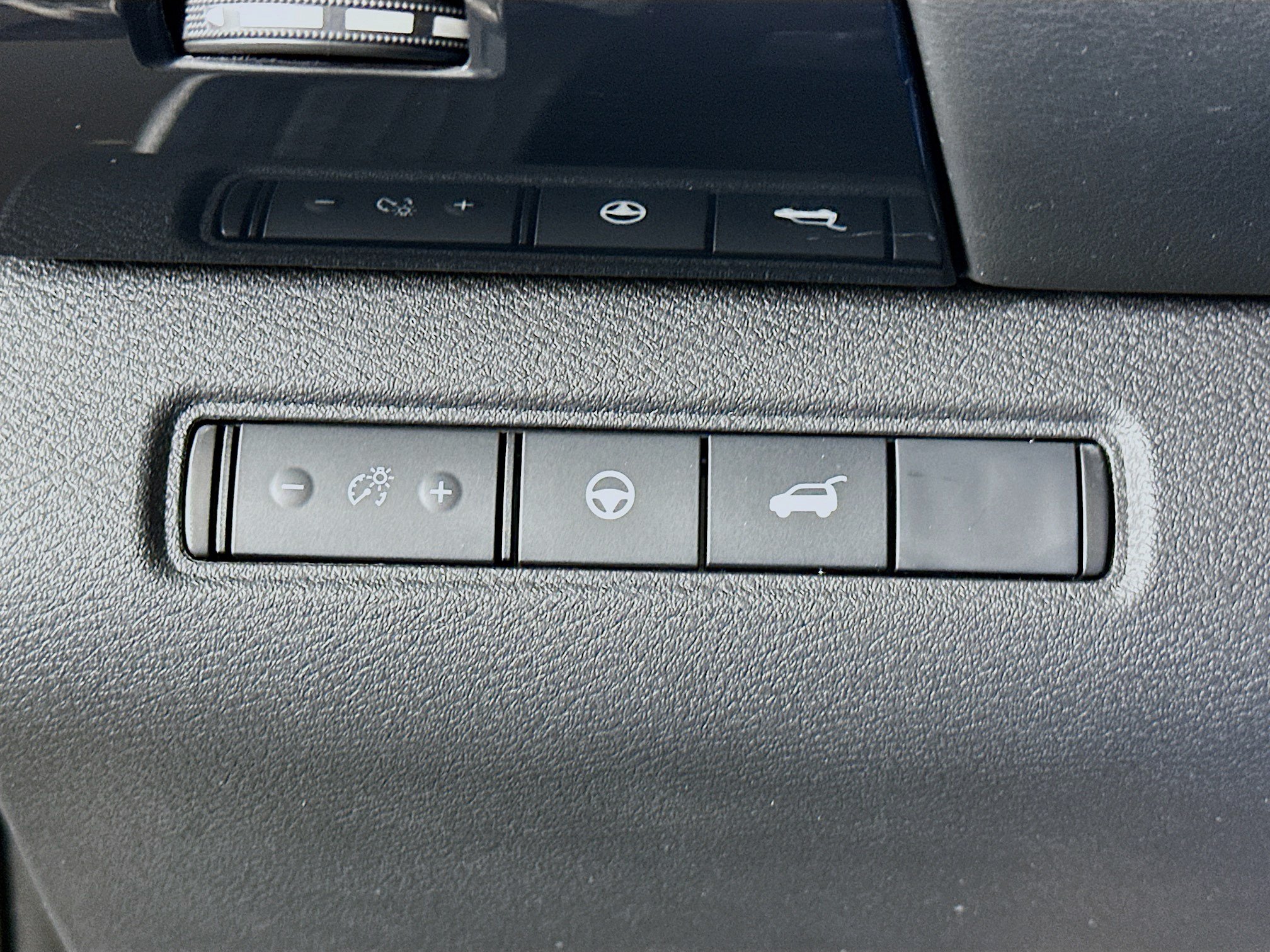 Used 2025 Nissan Pathfinder SV AWD/4WD image 17