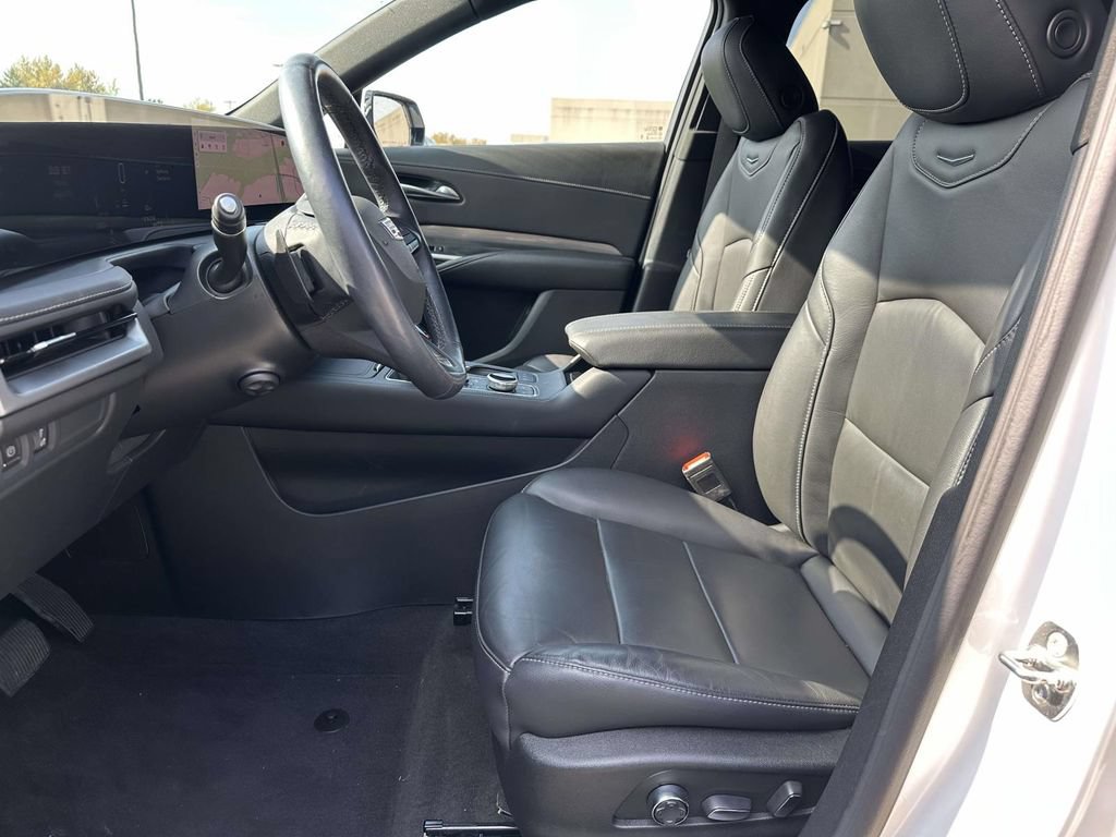 Used 2024 Cadillac XT4 Premium Luxury w/ Technology Package AWD/4WD image 6