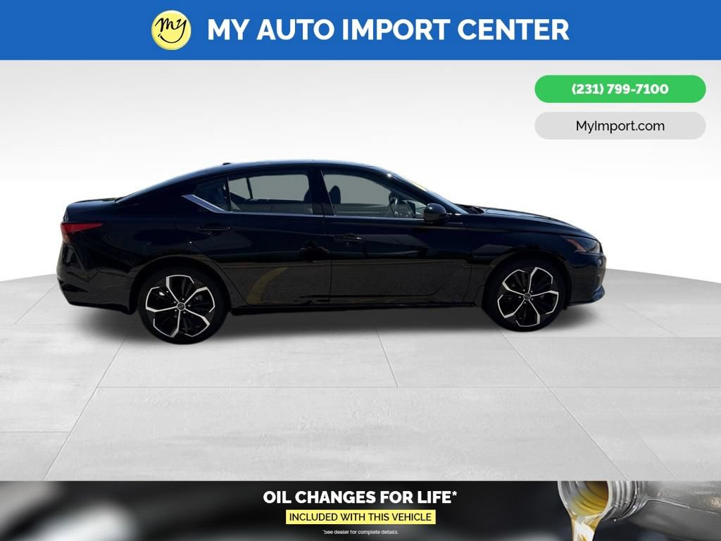 Used 2024 Nissan Altima 2.5 SR w/ SR Premium Package AWD/4WD image 8