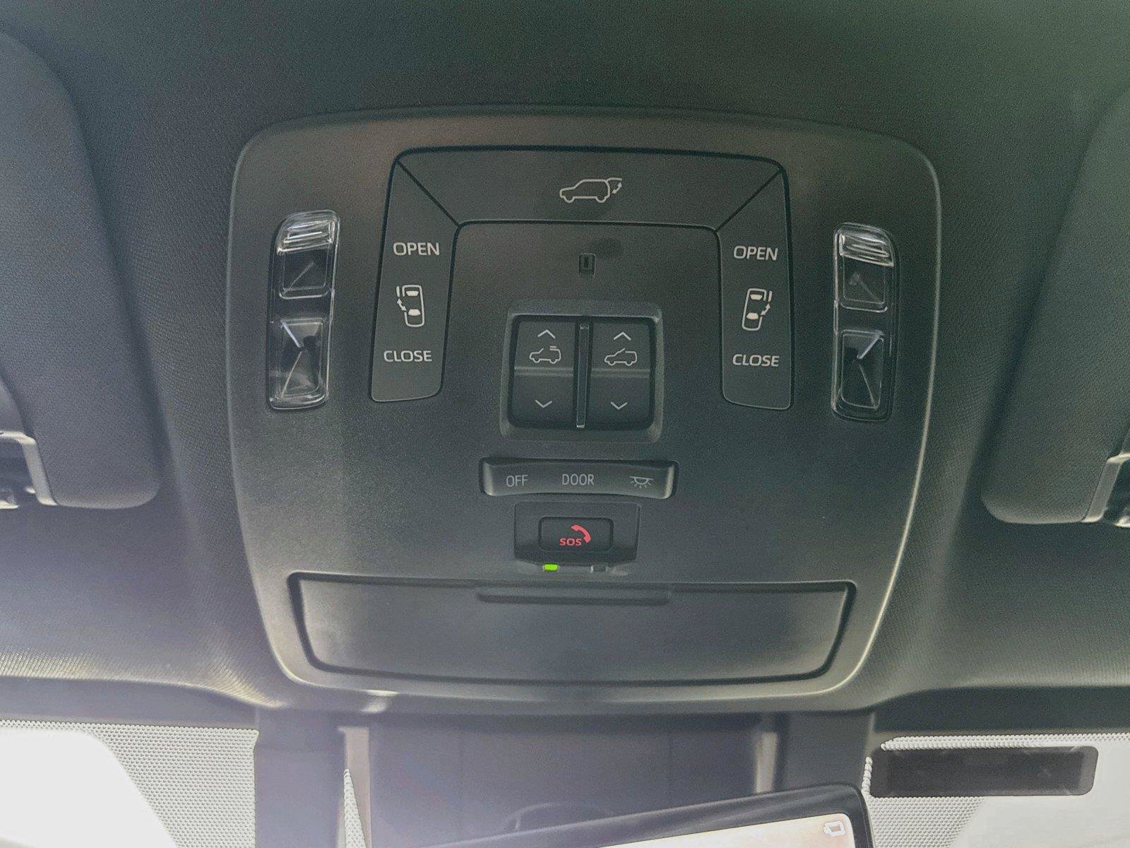 Certified 2025 Toyota Sienna Platinum FWD image 23