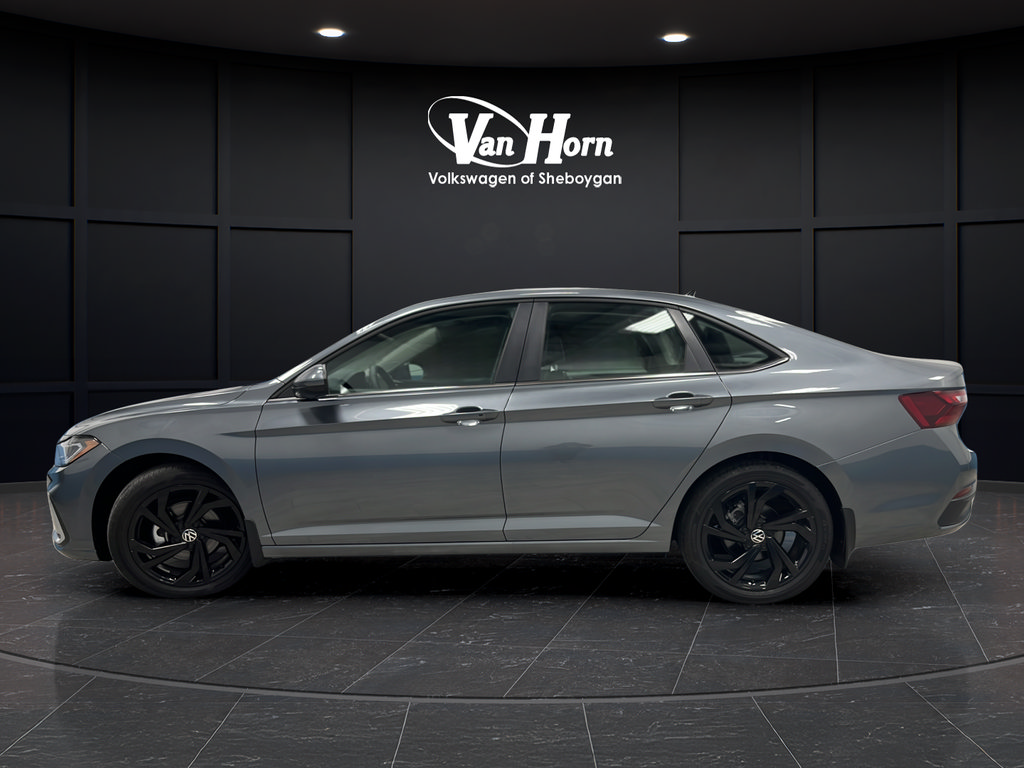 Used 2025 Volkswagen Jetta SE w/ Sunroof Package FWD image 4