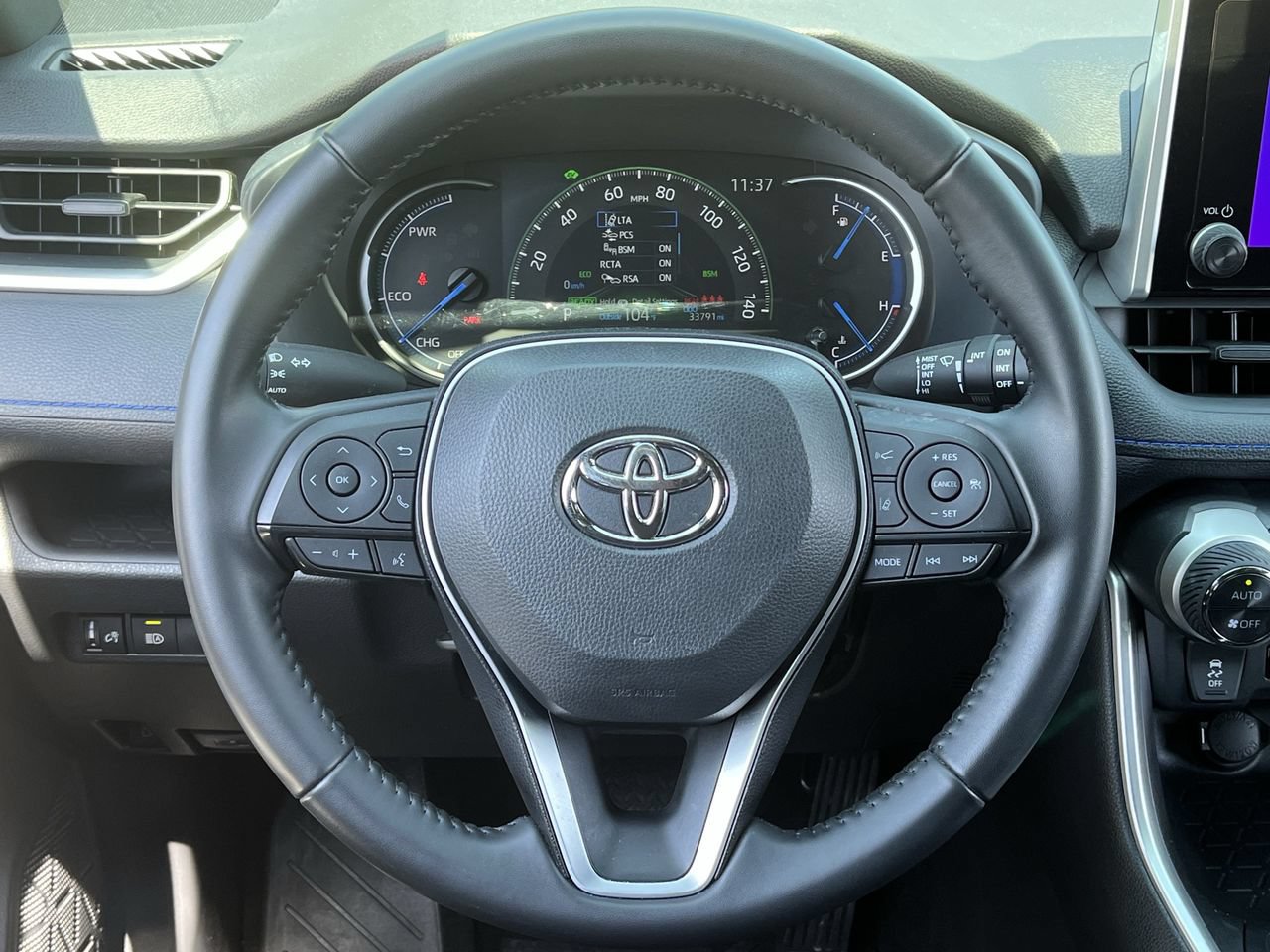 Used 2025 Toyota RAV4 SE AWD/4WD image 11