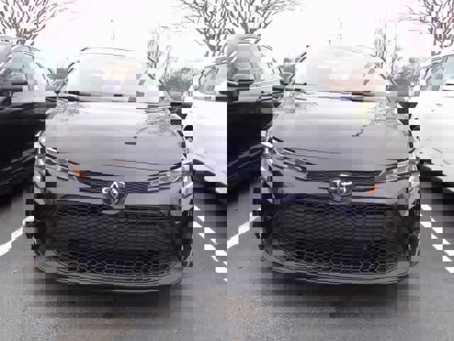 Used 2022 Toyota Corolla LE image 2