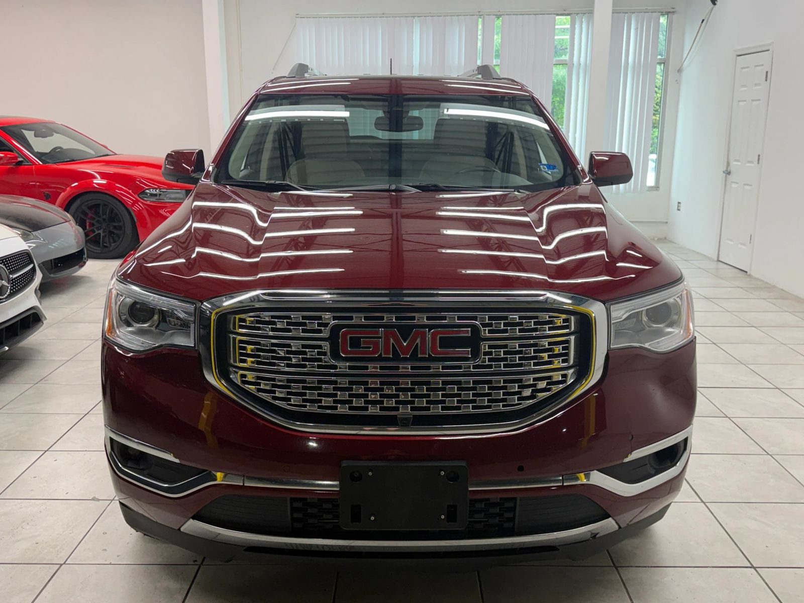 Used 2017 GMC Acadia Denali w/ Technology Package FWD image 2
