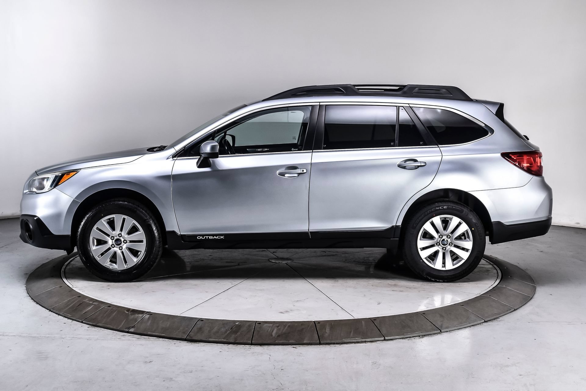 Used 2016 Subaru Outback 2.5i Premium AWD/4WD image 3