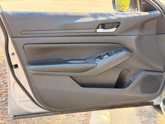 Used 2024 Nissan Altima 2.5 SV FWD image 23