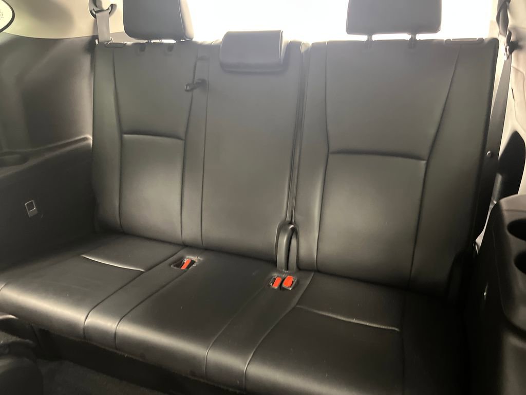 Used 2025 Toyota Highlander XLE FWD image 34