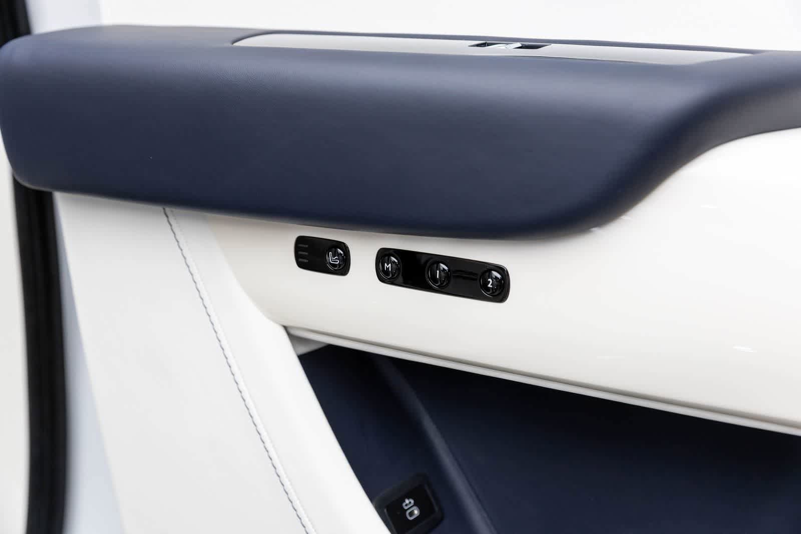 Used 2023 Rolls-Royce Cullinan w/ Cullinan Package image 72