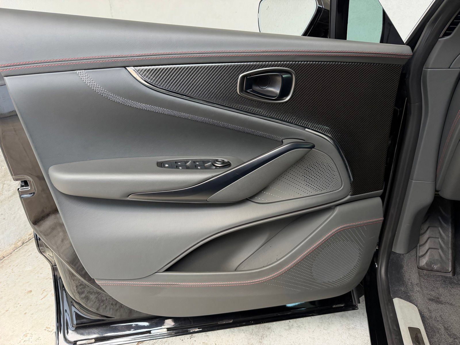 Used 2025 Aston Martin DBX 707 AWD/4WD image 20