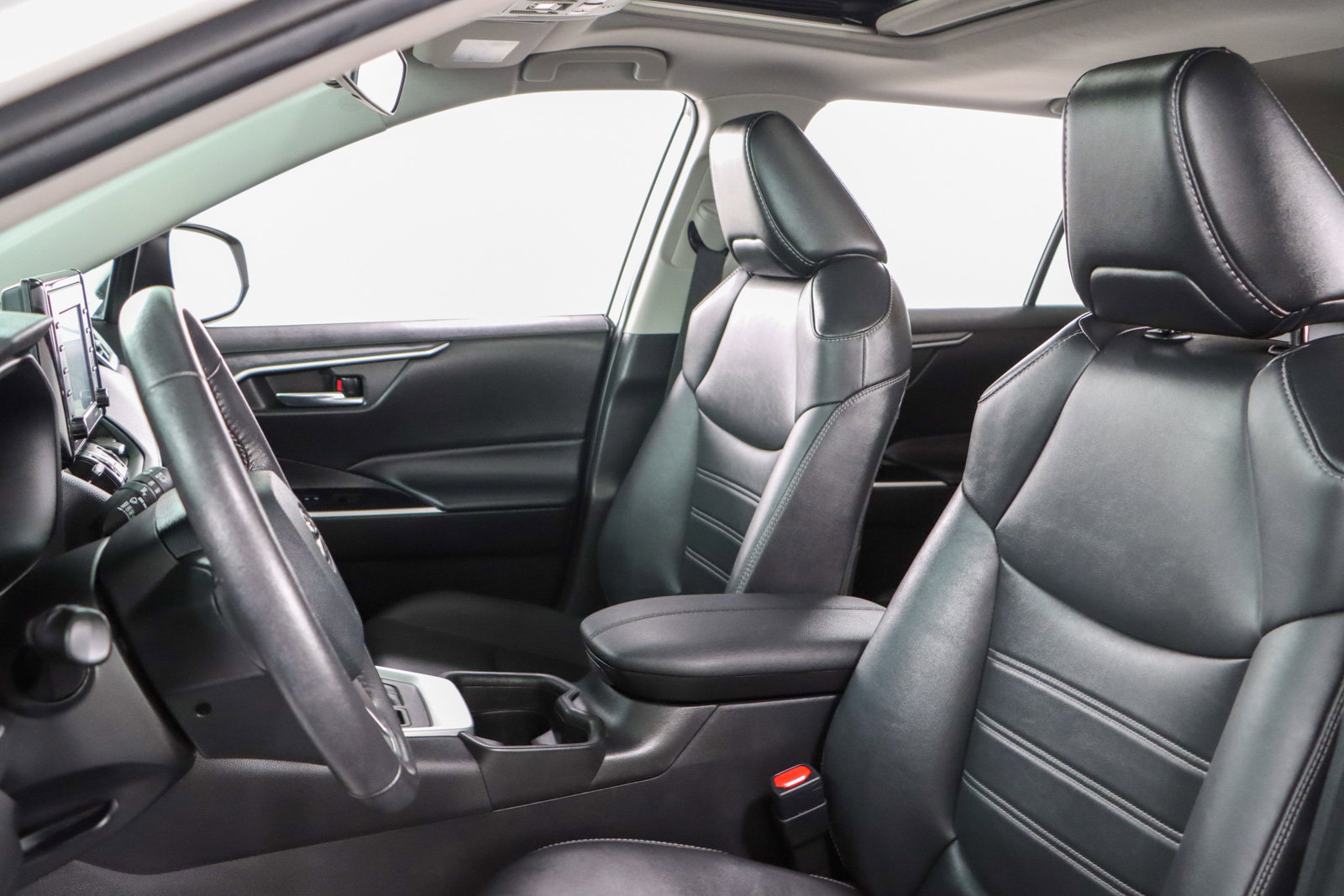 Used 2021 Toyota RAV4 XLE Premium image 24