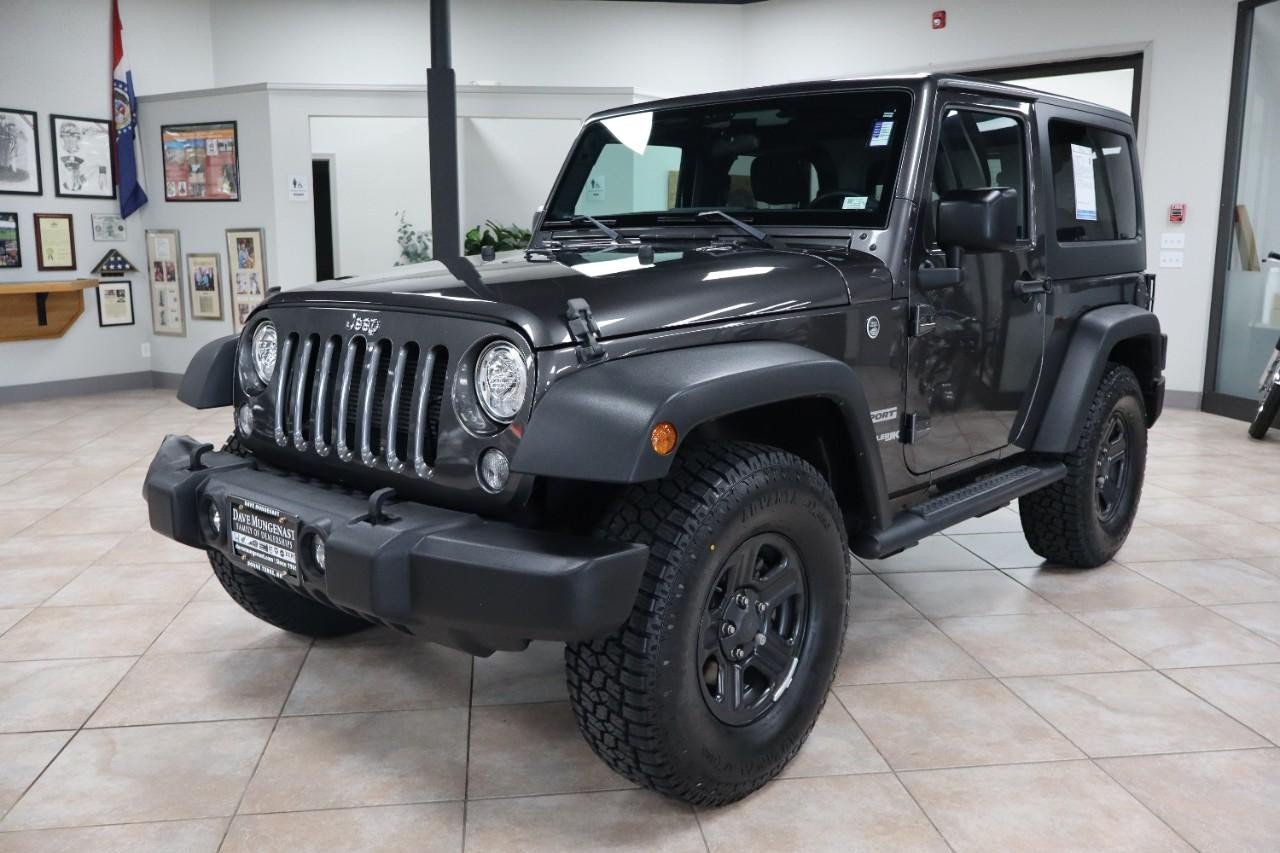 Used 2018 Jeep Wrangler Sport w/ Connectivity Group AWD/4WD image 2