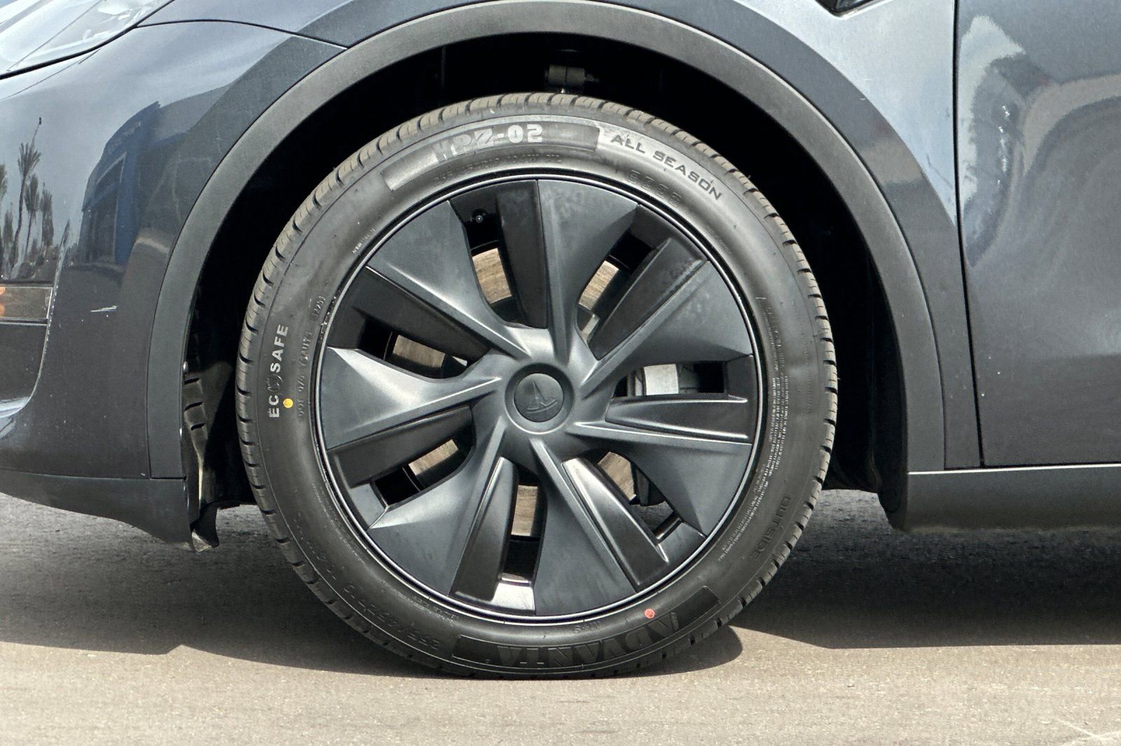 Used 2025 Tesla Model Y Long Range image 35