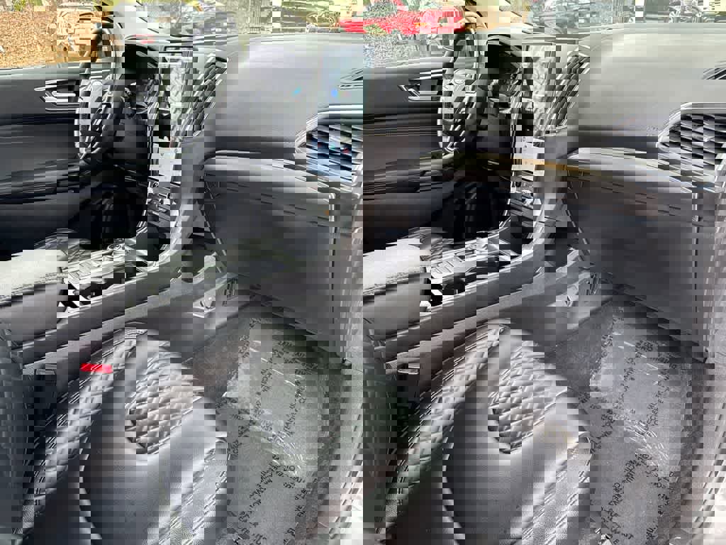 Certified 2024 Ford Edge Titanium image 29