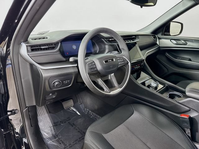 Used 2024 Jeep Grand Cherokee L Laredo RWD image 9