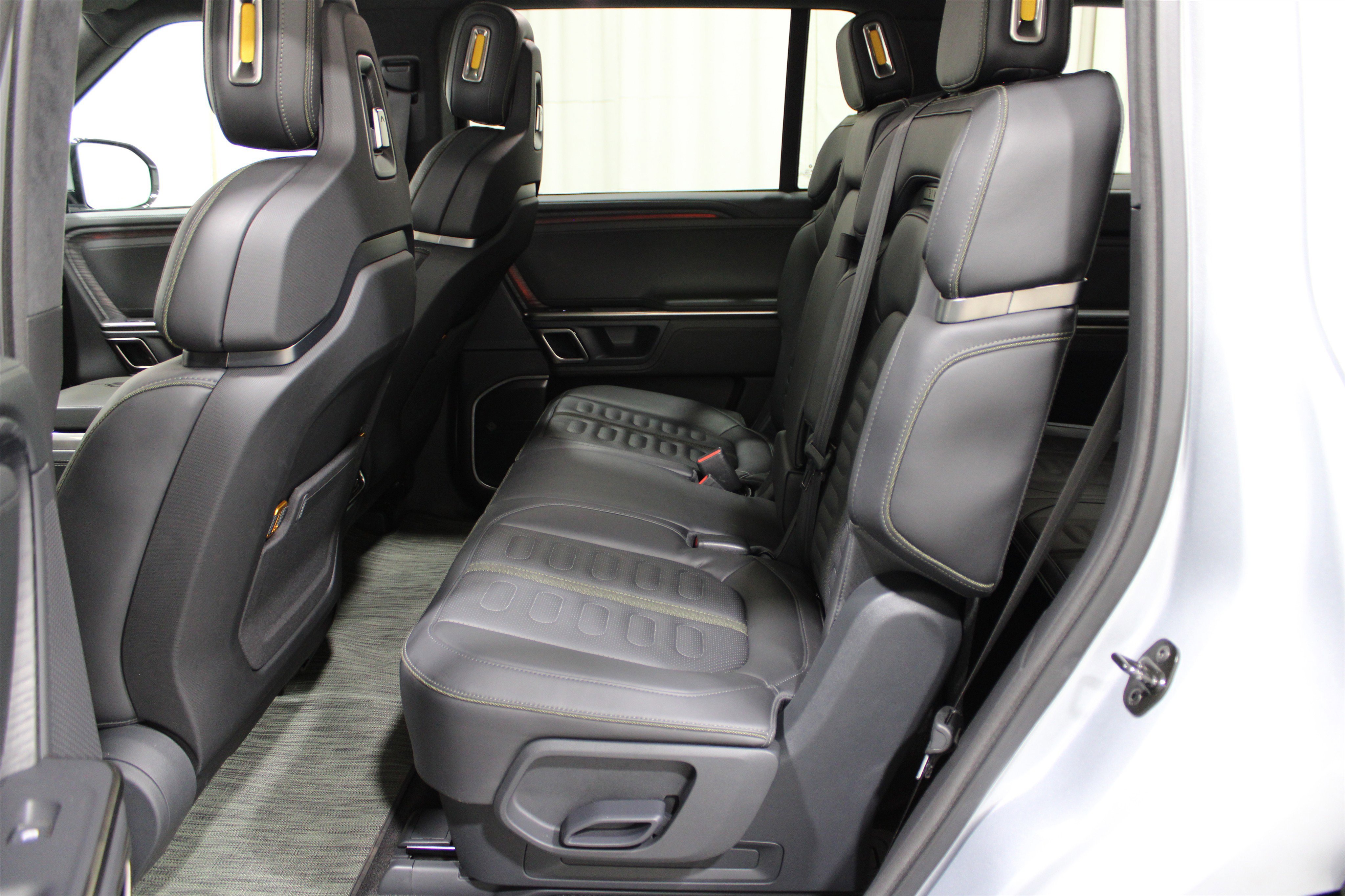 Used 2023 Rivian R1S Adventure image 19