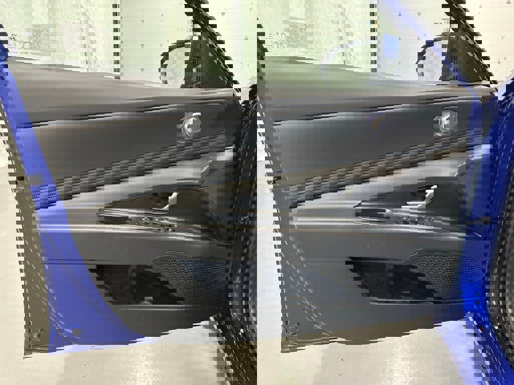 Used 2025 Hyundai Elantra SEL w/ Cargo Package image 8