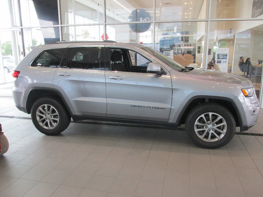 Used 2021 Jeep Grand Cherokee Laredo w/ Security & Convenience Group image 8