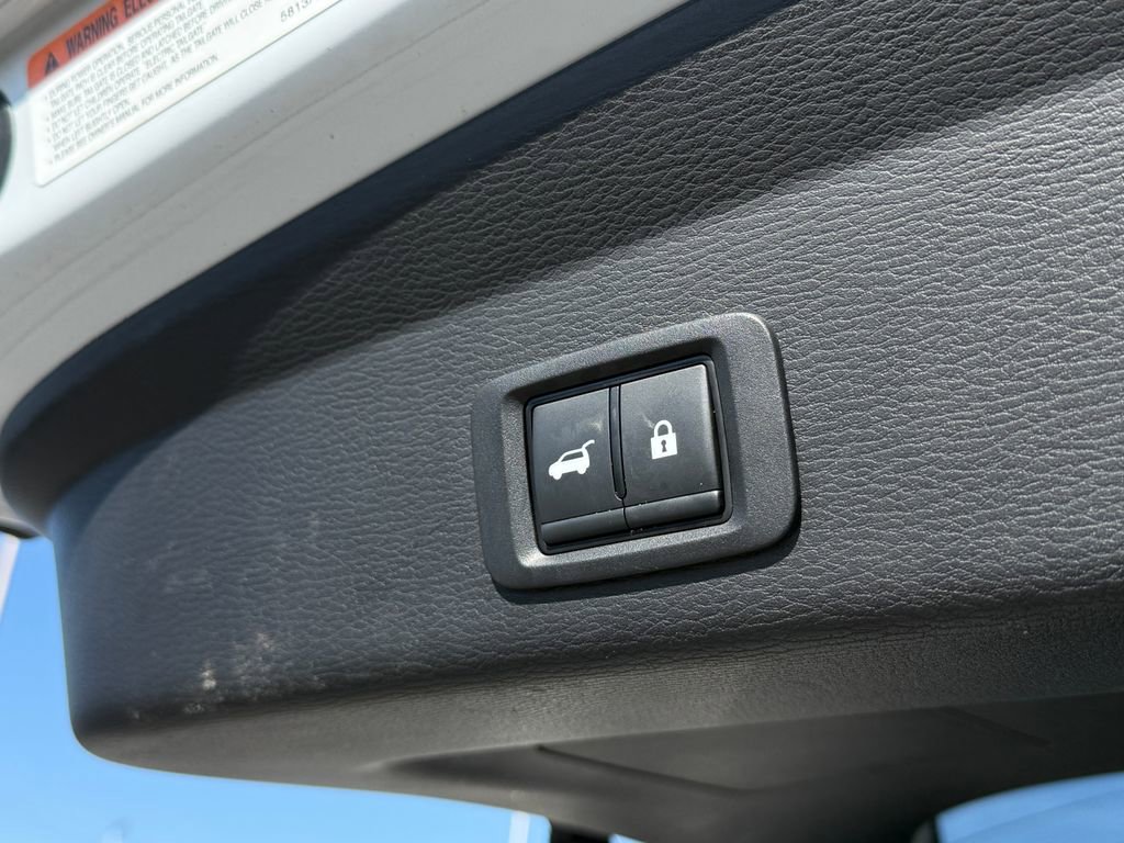 Used 2024 Mitsubishi Outlander SE image 15