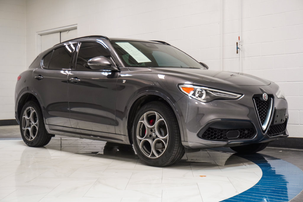 Used 2023 Alfa Romeo Stelvio Ti AWD/4WD image 5