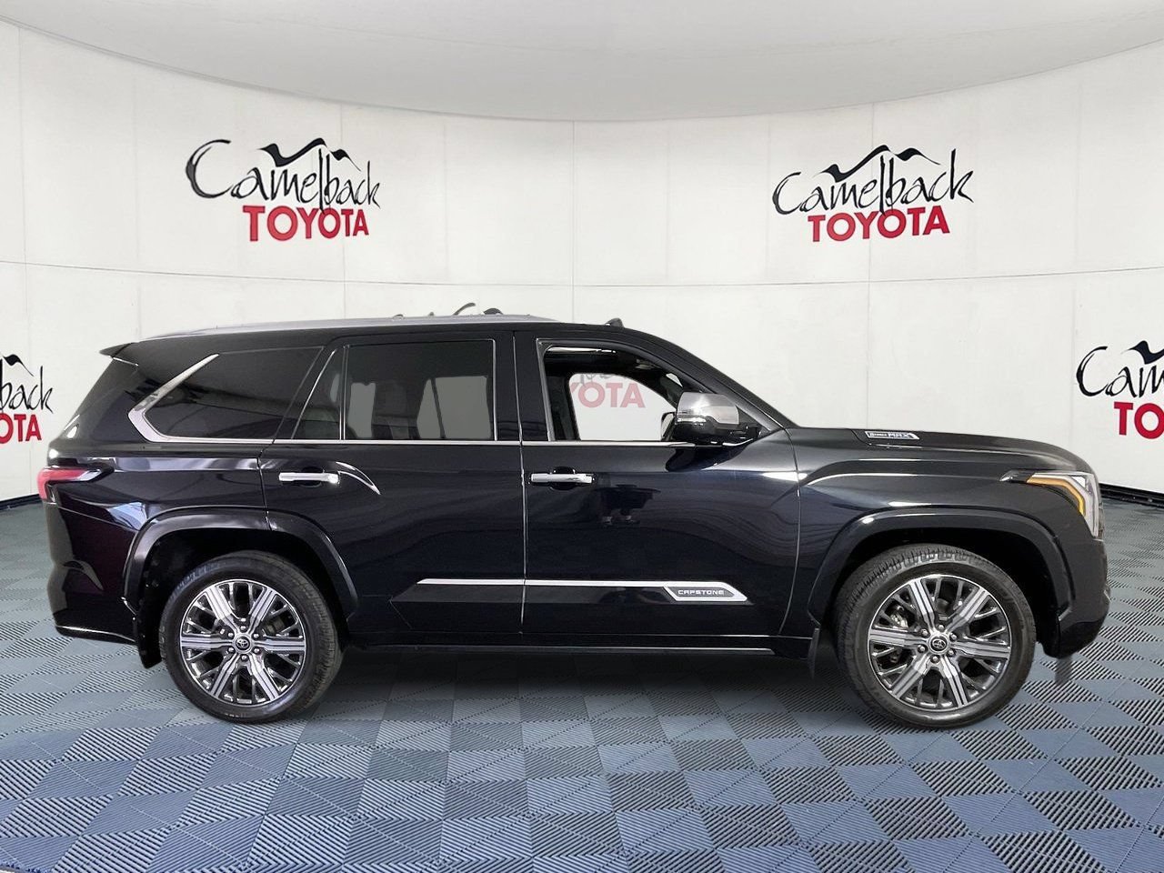 Used 2023 Toyota Sequoia Capstone AWD/4WD image 9