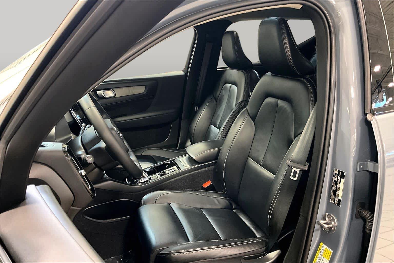 Certified 2023 Volvo XC40 B5 Ultimate w/ Climate Package AWD/4WD image 9