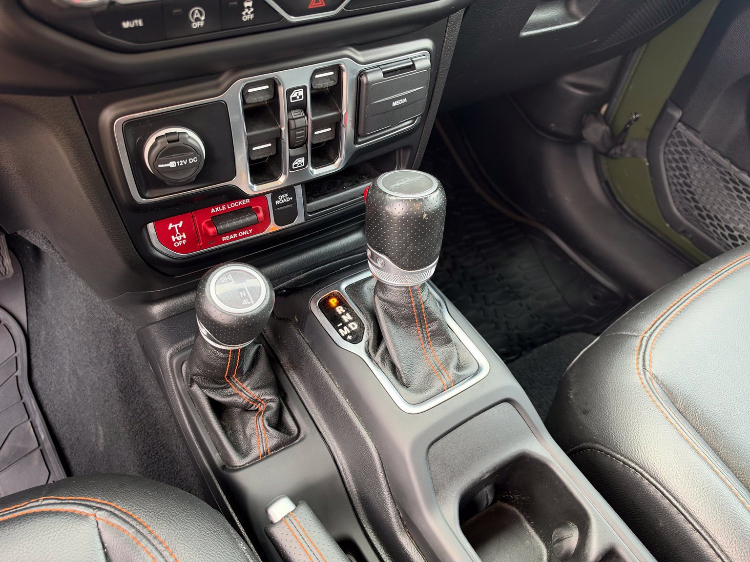 Used 2022 Jeep Gladiator Mojave w/ LED Lighting Group AWD/4WD image 15