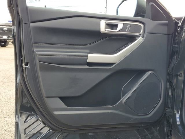 Used 2022 Ford Explorer XLT image 11