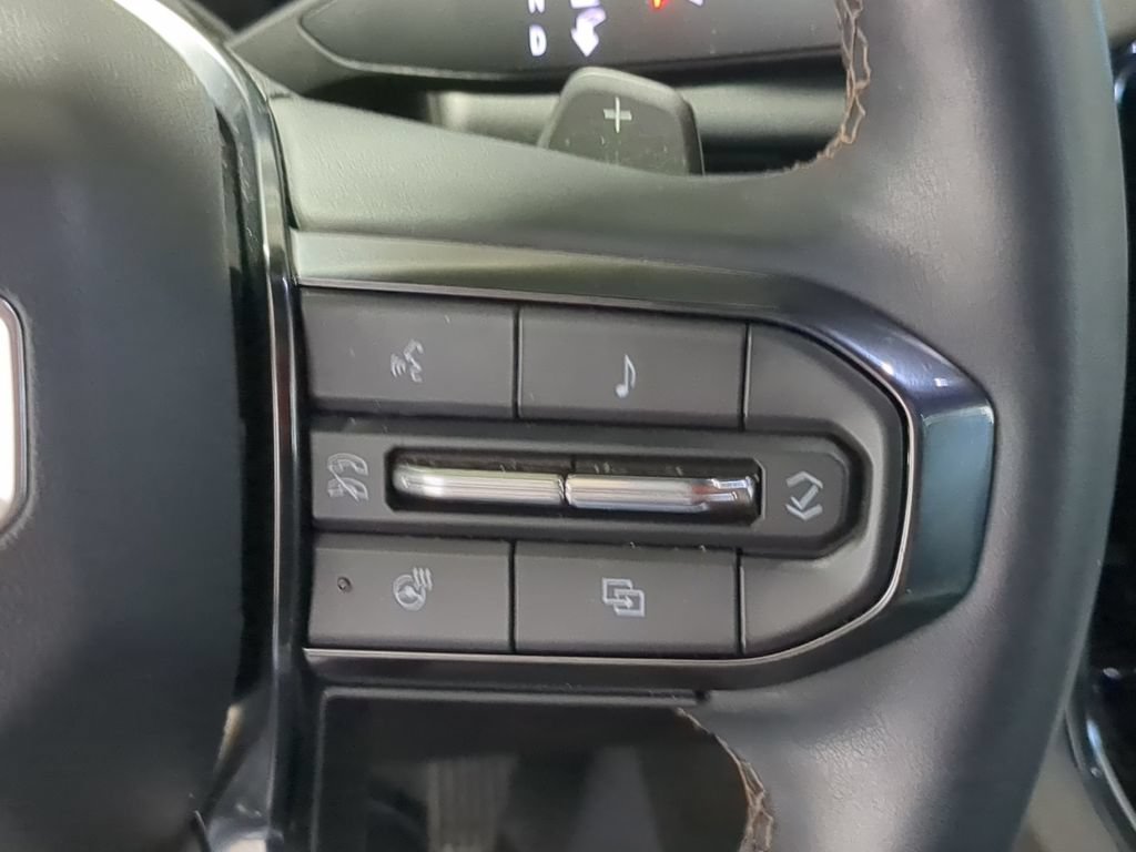 Used 2025 GMC Yukon AT4 w/ AT4 Premium Package AWD/4WD image 31