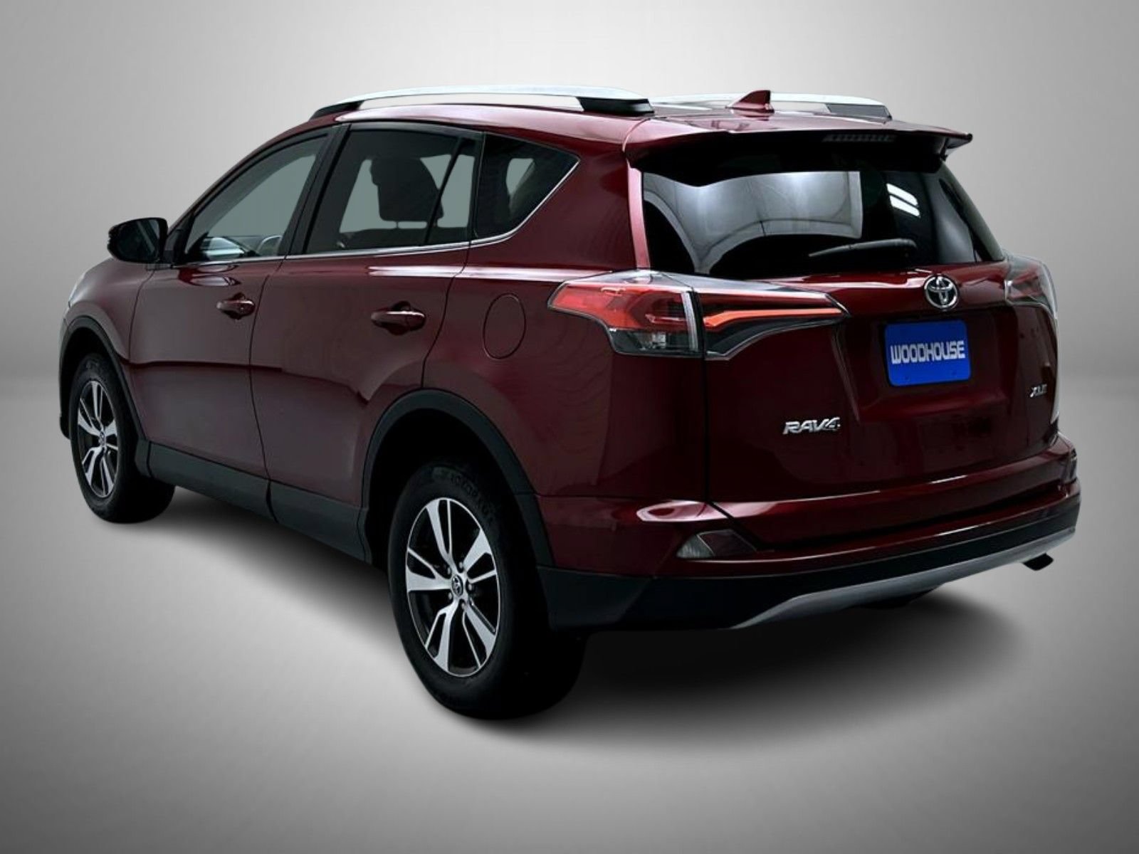 Used 2018 Toyota RAV4 XLE FWD image 7