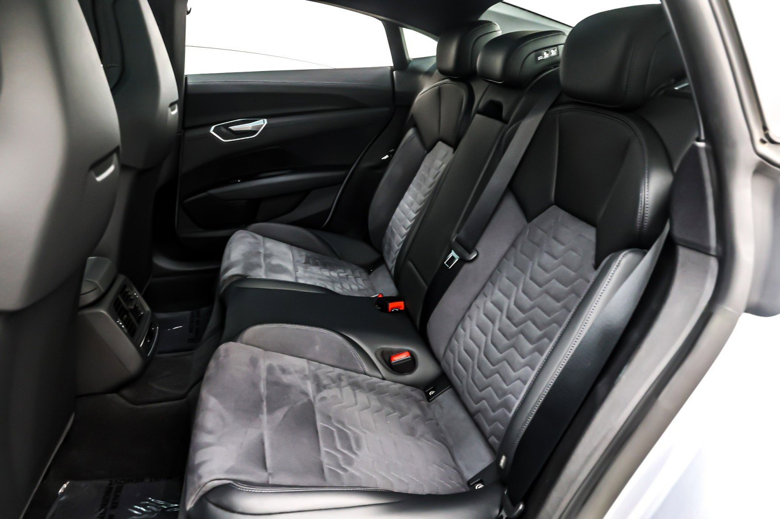 Used 2022 Audi e-tron GT Premium Plus image 9